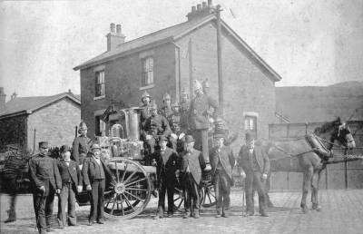 The new steam fire engine, team and committee