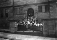 A growing group of pupils in 1908